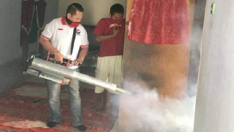 Cegah DBD, Caleg Perindo Rudi Zulham Pimpin Fogging di Medan Johor
