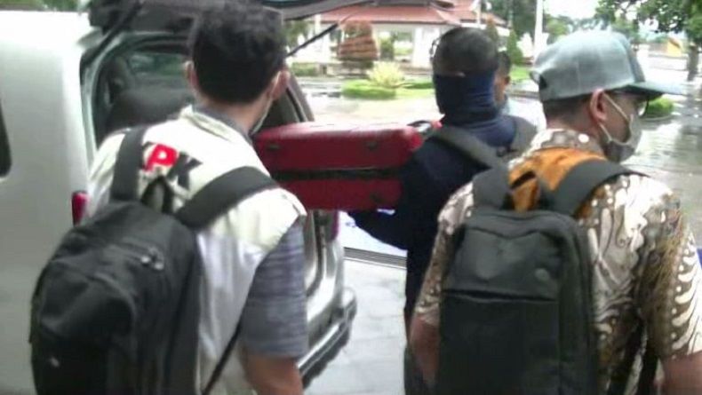 6 Jam Geledah Kantor Bupati Cianjur, Penyidik KPK Bawa Satu Koper