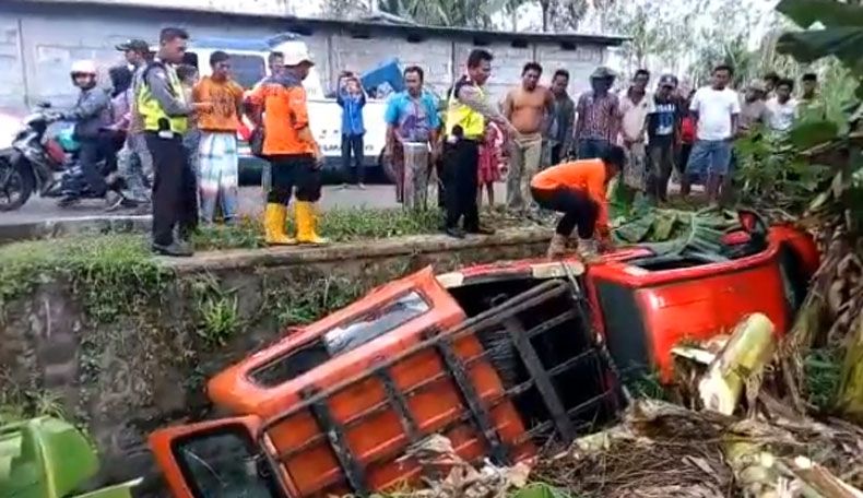 title Sopir Kelelahan Usai Evakuasi Longsor, Mobil BPBD Jember Masuk Selokan Sopir Kelelahan Usai Evakuasi Longsor, Mobil BPBD Jember Masuk Selokan