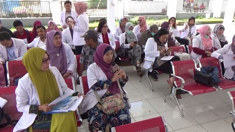 title Puluhan Dokter dan Tenaga Medis di Maros Mogok Kerja, Pasien Telantar Puluhan Dokter dan Tenaga Medis di Maros Mogok Kerja, Pasien Telantar