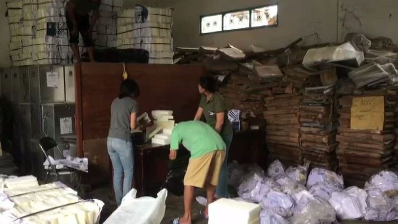 title Banjir, Ribuan Kotak Suara Kardus di Gudang KPU Badung Bali Rusak Banjir, Ribuan Kotak Suara Kardus di Gudang KPU Badung Bali Rusak
