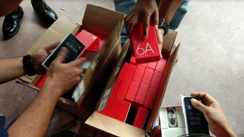 Penyelundupan Handphone Senilai Rp7 Miliar Digagalkan Polisi