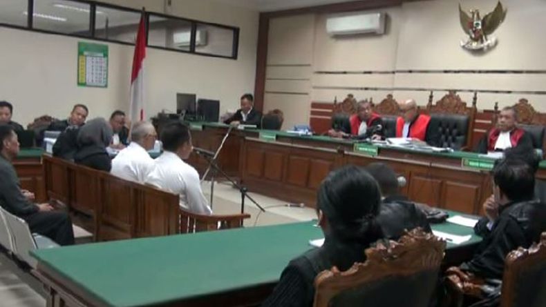 title Kasus Korupsi Massal, 18 Anggota DPRD Malang Divonis 4 Tahun Penjara Kasus Korupsi Massal, 18 Anggota DPRD Malang Divonis 4 Tahun Penjara