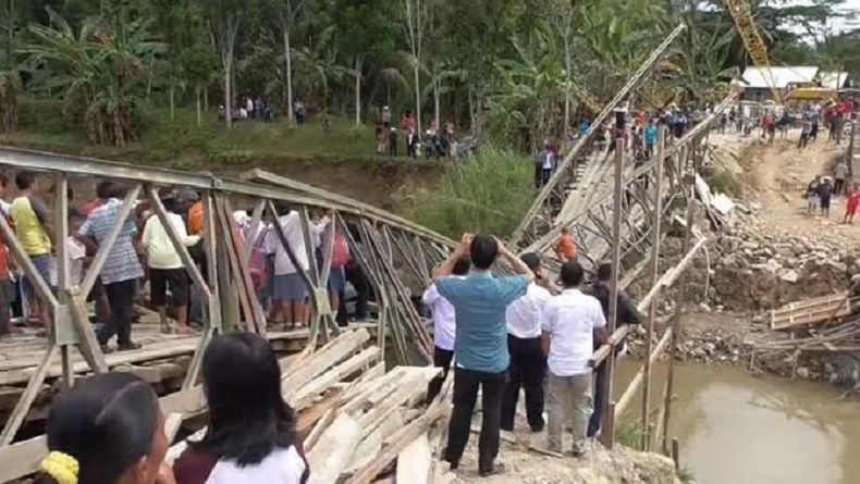 Jembatan Darurat di Sungai Gido Ambruk, Akses Menuju Nias Utara Putus