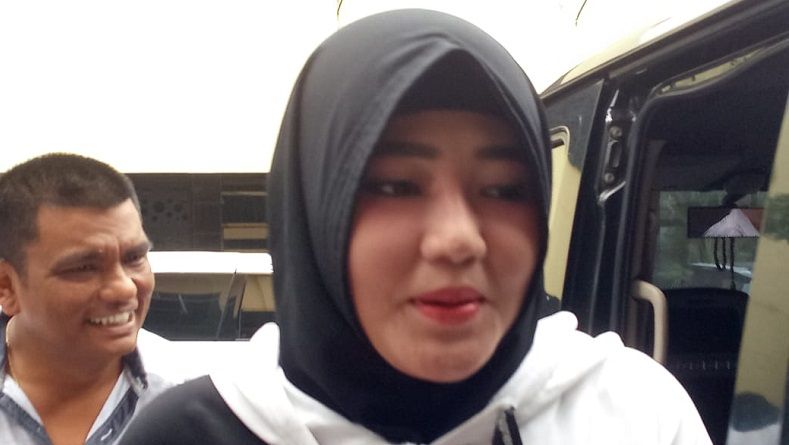 Dipanggil Penyidik Terkait Kosmetik Palsu Via Vallen Berjilbab Hitam Bagian 1