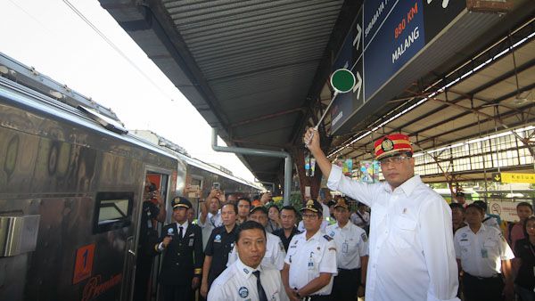Libur Panjang, Menhub Cek Pelayanan Stasiun Senen - Bagian 2