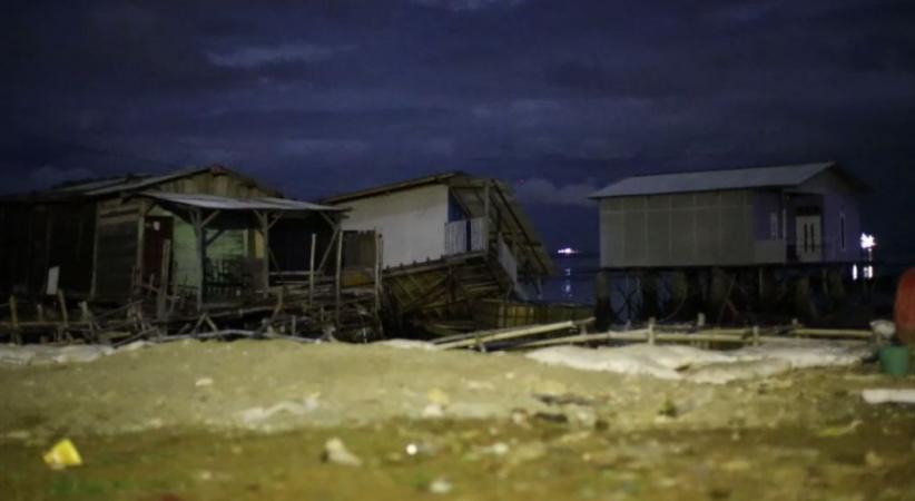 title Gelombang Tinggi 10 Meter Menggulung-gulung di Laut Lampung Gelombang Tinggi 10 Meter Menggulung-gulung di Laut Lampung