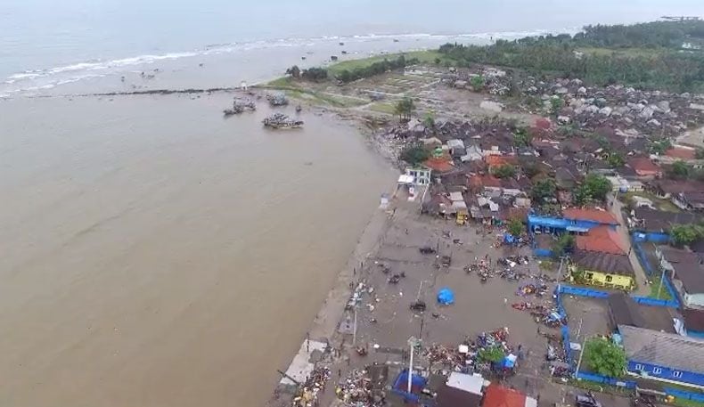 Diterjang Tsunami, Begini Kondisi Ratusan Rumah di Desa Teluk Banten