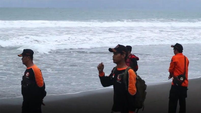 2 Santri Tenggelam di Pantai Ketawang, Pencarian Terhalang Cuaca Buruk