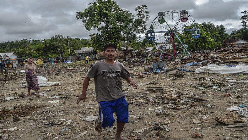 Warga Pandeglang Berhamburan saat Air Laut Selat Sunda Kembali Naik