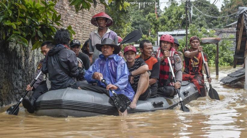 title Banjir Pascatsunami di Pandeglang Mencapai 6 Meter, Warga Dievakuasi Banjir Pascatsunami di Pandeglang Mencapai 6 Meter, Warga Dievakuasi