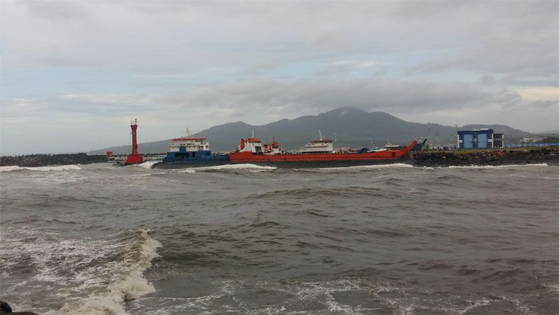 title Cuaca Ekstrem, Syahbandar Manado Larang Kapal Berlayar Cuaca Ekstrem, Syahbandar Manado Larang Kapal Berlayar