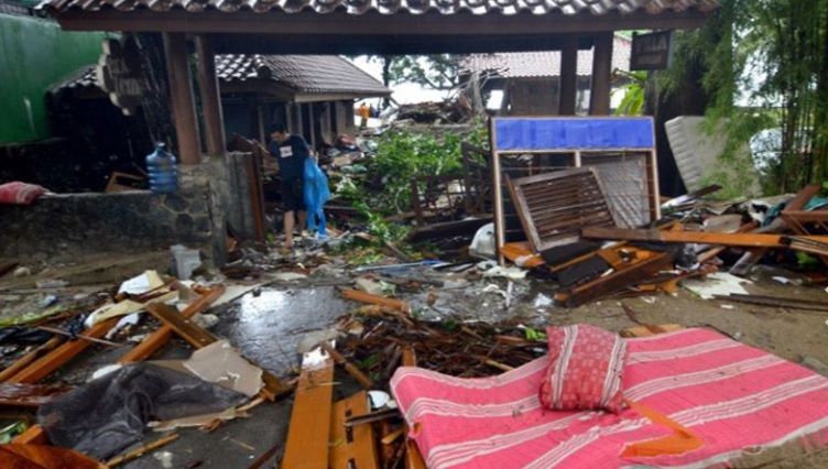 Cegah Penyakit Pasca Tsunami Ini Pesan Menkes Nila Moeloek