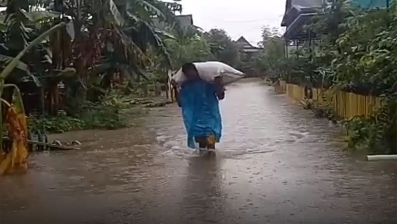 Korban Banjir Barru Butuh Air Bersih, PMI Turunkan Mobil Tangki dan Alat Pompa