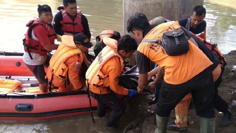 SAR Evakuasi Pemuda Depresi yang Nekat Terjun dari Jembatan Kalibodri