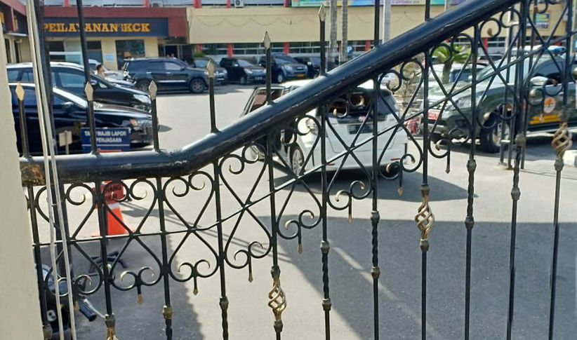 Mobil Terduga Teroris Penyerang Mapolda Riau Rusak Parah