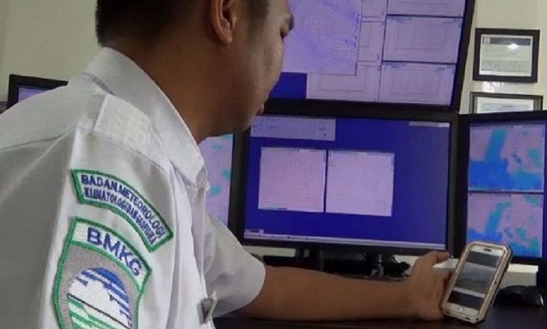 title Viral Penampakan Awan Mirip Tsunami di Makassar, Ini Penjelasan BMKG Viral Penampakan Awan Mirip Tsunami di Makassar, Ini Penjelasan BMKG