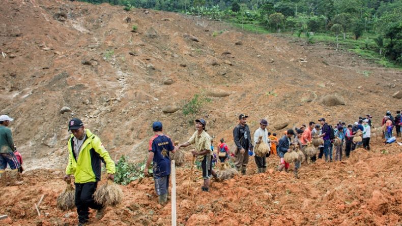 title Pencarian Hari Ketiga Korban Longsor Sukabumi Dilanjutkan Pagi Ini Pencarian Hari Ketiga Korban Longsor Sukabumi Dilanjutkan Pagi Ini