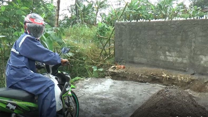 Kalah Pilkades, Pria di Wonosobo Ini Tutup Jalan Kampung dengan Beton