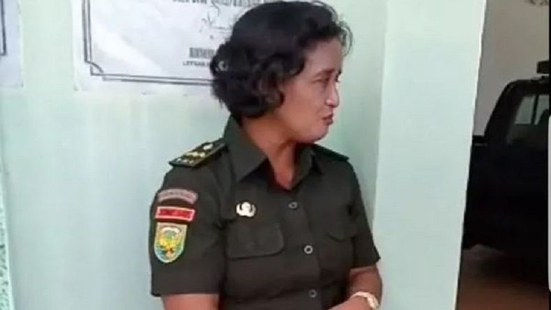 title Mengaku Pelda TNI, Perempuan Diduga Gila Ini Diamankan Kodim Jambi Mengaku Pelda TNI, Perempuan Diduga Gila Ini Diamankan Kodim Jambi
