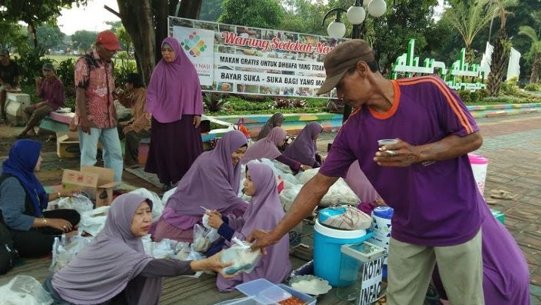 Warung Sedekah Nasi di Pekalongan Beri Makan Gratis Warga Tak Mampu