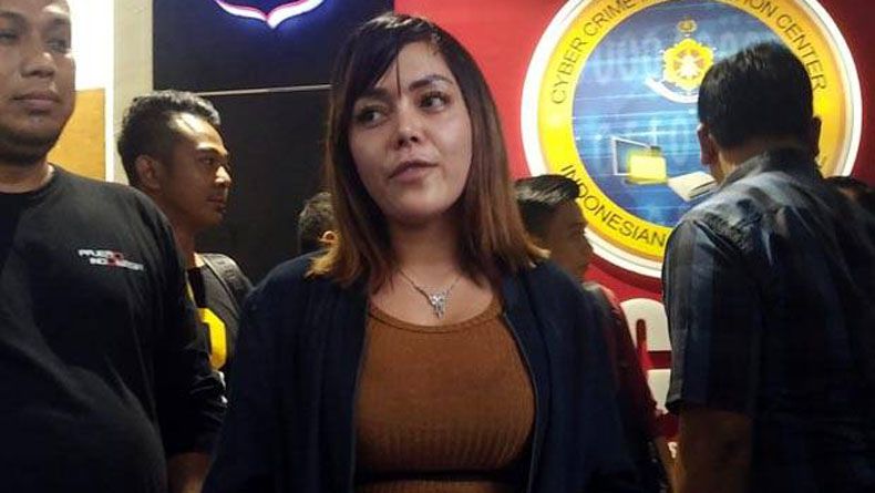 Usai Diperiksa Polda Jatim, Avriellya Shaqqila Menangis dan Minta Maaf