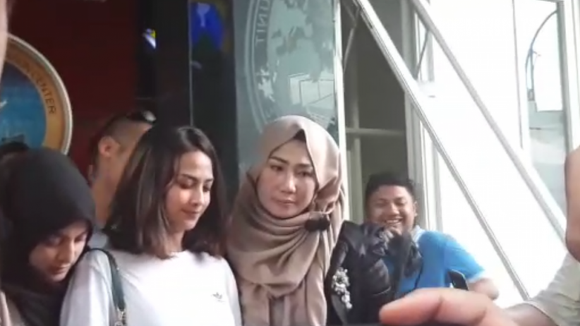 Dibebaskan, Vanessa Angel dan Avrillya Tetap Dikenai Wajib Lapor