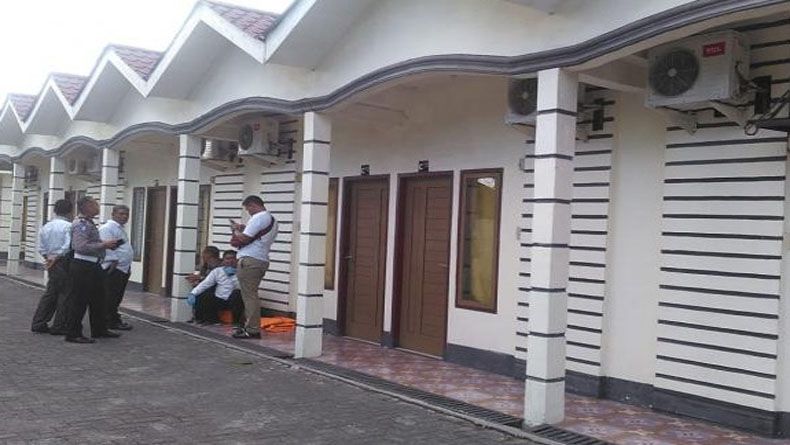 title Sejoli Ditemukan Tewas dengan Luka Tembak di Hotel Central Asahan Sejoli Ditemukan Tewas dengan Luka Tembak di Hotel Central Asahan