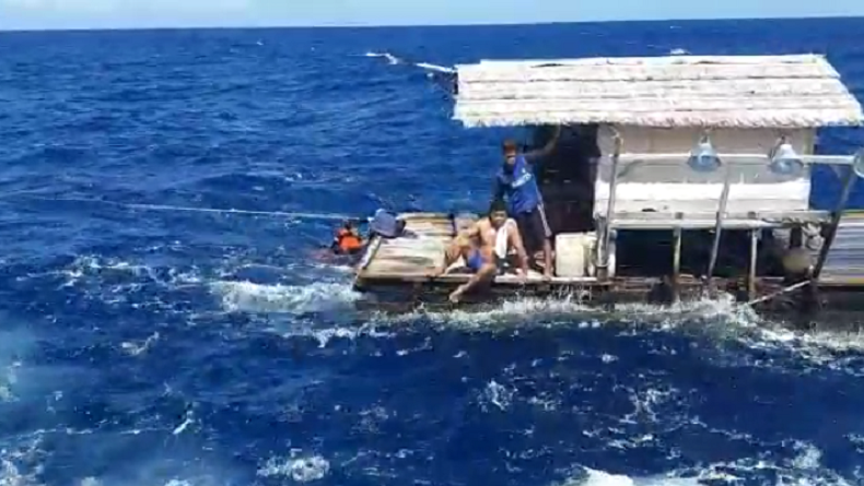 title Hanyut Sejak Dini Hari di Laut, 2 Nelayan di Sangihe Ditemukan Selamat Hanyut Sejak Dini Hari di Laut, 2 Nelayan di Sangihe Ditemukan Selamat