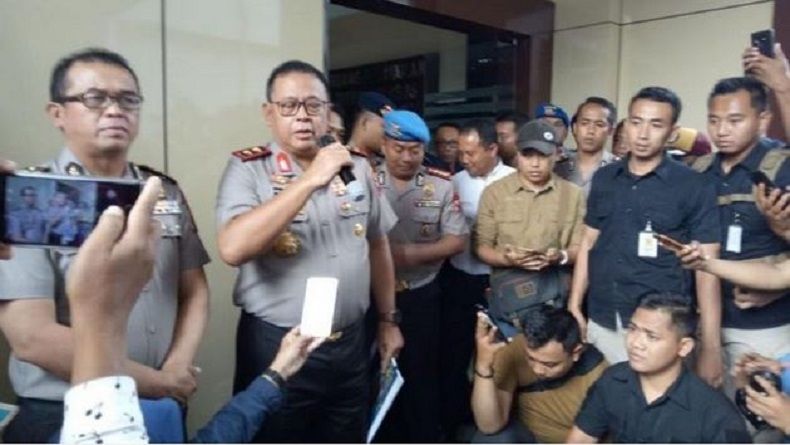 title Polri Tepis Tudingan Rekayasa dalam Penggerebekan Prostitusi Online Polri Tepis Tudingan Rekayasa dalam Penggerebekan Prostitusi Online