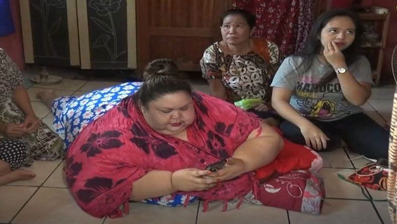 Takut Dioperasi, Perempuan Berbobot 350 Kg Ini Pilih Dirawat di Rumah
