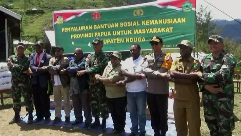 Trauma Healing, TNI dan Pemprov Papua Bagi-Bagi Sembako ke Warga Nduga