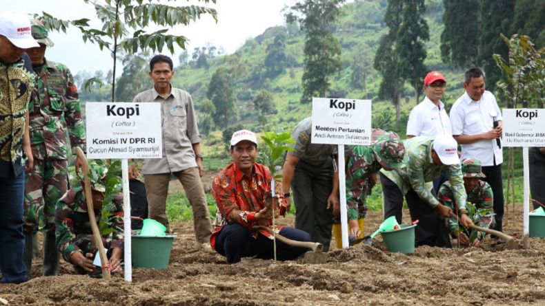 Kementan Tanam Satu Juta Kopi di DAS Citarum