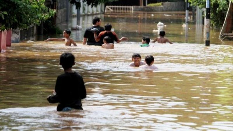 Hujan Deras Semalaman, Kabupaten Bandung Terendam Banjir 1 Meter Lebih