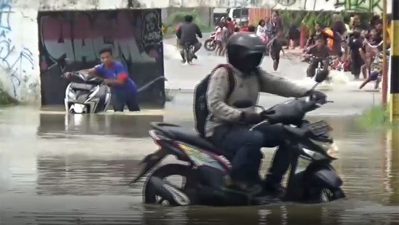 title BMKG: Jateng Selatan Berpotensi Hujan Lebat Disertai Angin Kencang BMKG: Jateng Selatan Berpotensi Hujan Lebat Disertai Angin Kencang