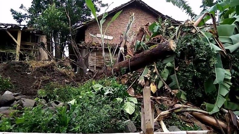 Puluhan Rumah di Brebes Rusak Diterjang Puting Beliung, Listrik Padam