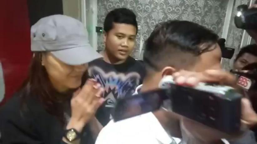 Mantan Finalis Puteri Indonesia Jalani Pemeriksaan hingga Tengah Malam