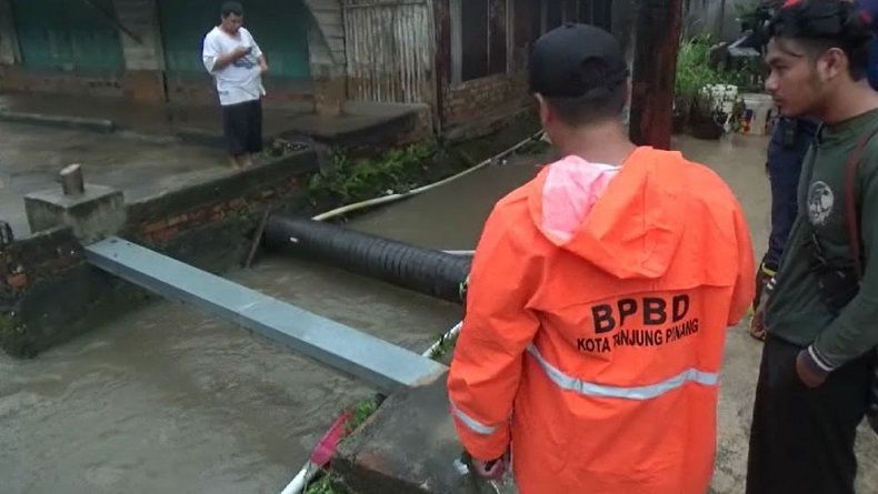 Terseret Arus Banjir, Bocah di Tanjungpinang Ditemukan Tewas di Parit