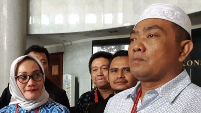 title Wali Kota Cirebon yang Diusung Demokrat Deklarasi Dukung Jokowi-Ma'ruf Wali Kota Cirebon yang Diusung Demokrat Deklarasi Dukung Jokowi-Ma'ruf