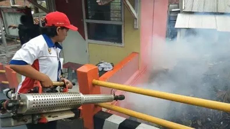 Warga Kena DBD, 3 Srikandi Perindo Fogging Kalilangse Kota Semarang