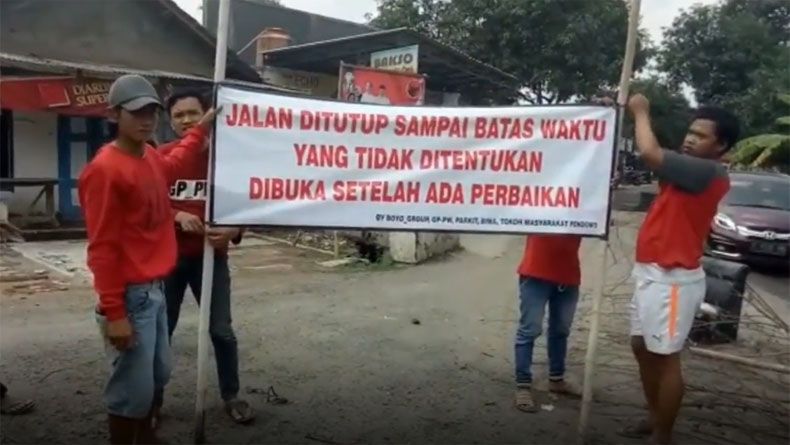 Jalan Rusak Tak Kunjung Diperbaiki, Warga Pemalang Blokade Jalan