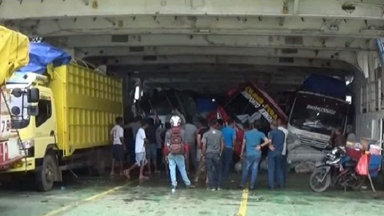 title Terombang-ambing di Laut, KM Rute Kolaka-Bajoe Balik ke Dermaga Terombang-ambing di Laut, KM Rute Kolaka-Bajoe Balik ke Dermaga