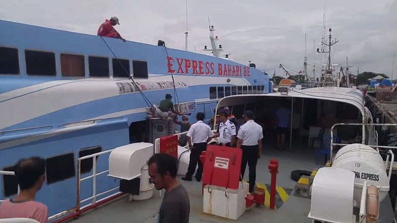 Gelombang Tinggi, Pelayaran Gresik- Pulau Bawean Dilarang Beroperasi