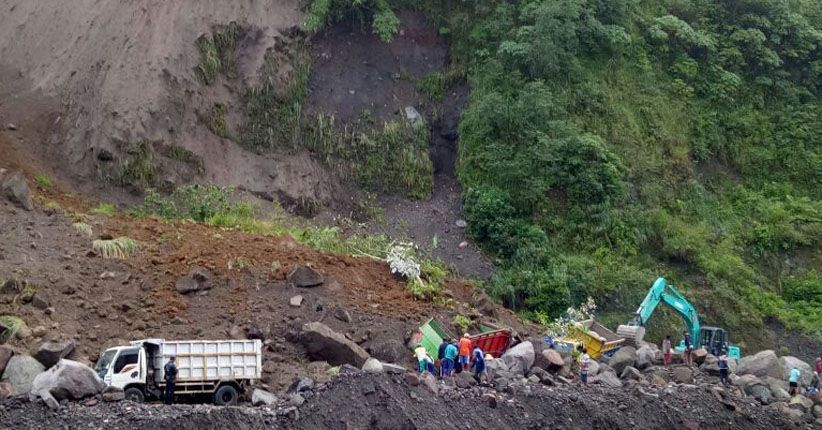 title Tebing Longsor, 1 Penambang Pasir Gunung Merapi Tewas dan 4 Luka-luka Tebing Longsor, 1 Penambang Pasir Gunung Merapi Tewas dan 4 Luka-luka