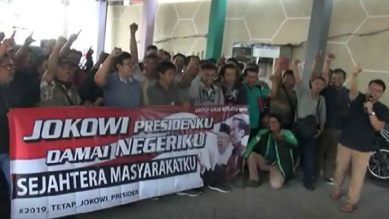Ratusan Driver Taksi dan Ojek Online Se-Jatim Deklarasi Dukung Jokowi
