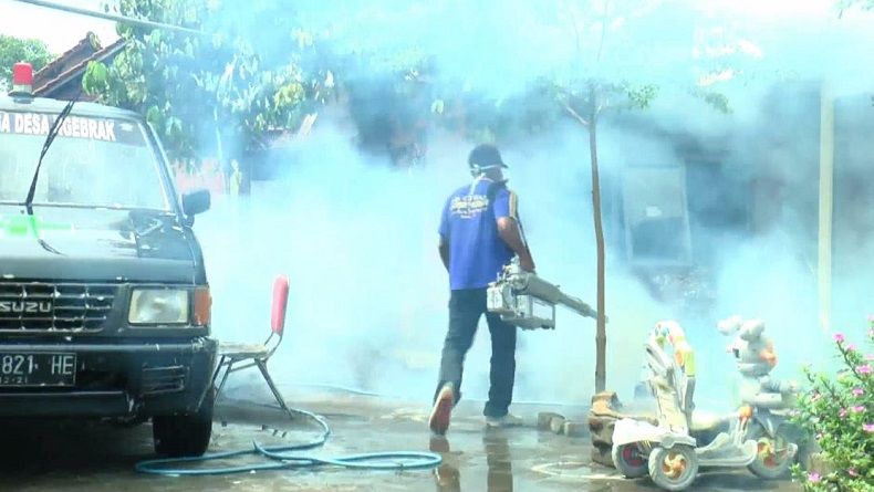 Warga Kena Dbd Caleg Perindo Fogging Perumahan Duta Mas Di Palembang