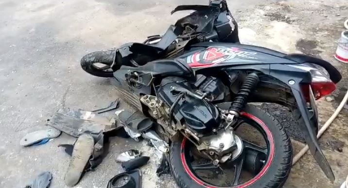 Pengemudi Sepeda Motor Tabrak Mobil di Jalur Selatan Jember, 2 Tewas