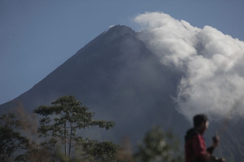 Beredar Video Gunung Merapi Erupsi, BPPTKG: Itu Hoaks