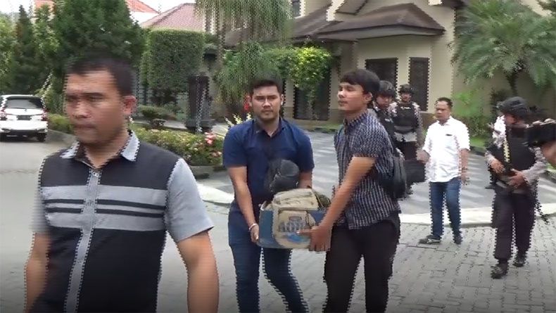 Polisi Angkut 4 CPU dan Dokumen dari Kantor PT ALAM Milik Dody Shah