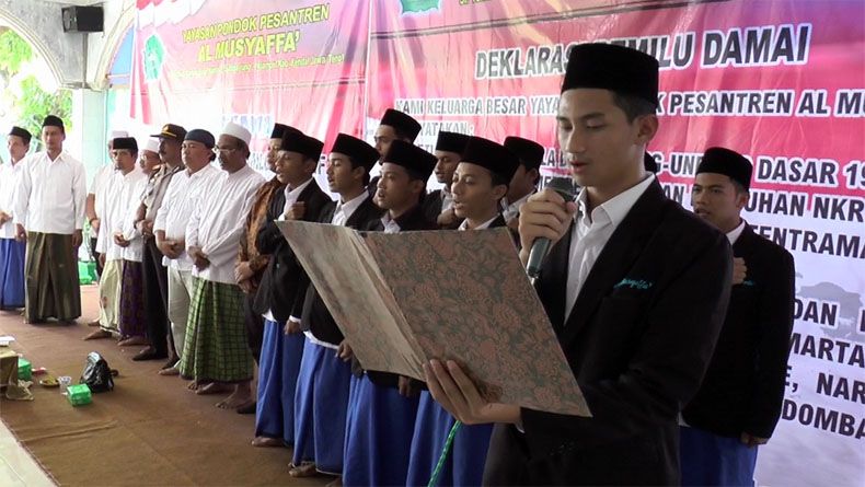 Ribuan Santri Ponpes Al Musyafa Kendal Deklarasi Pemilu Damai